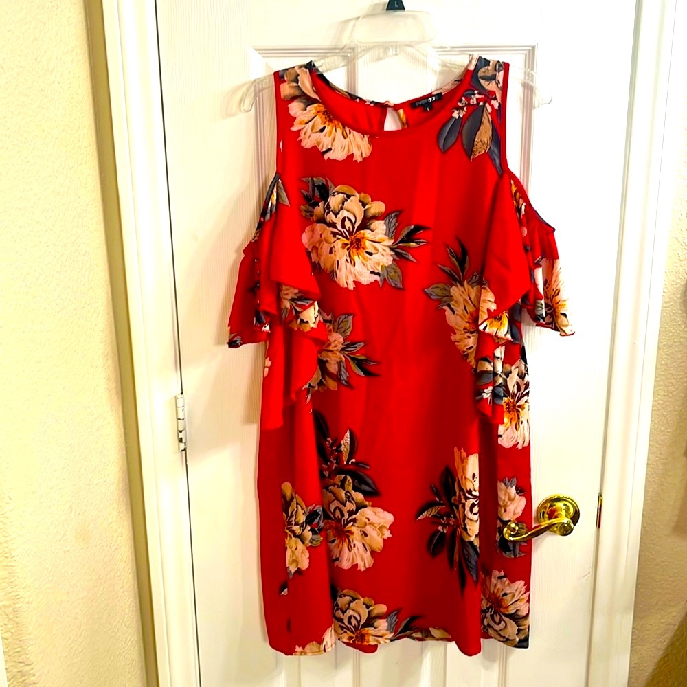 Papermoon Red Floral Cold Shoulder dress size Large. Loss fitting.